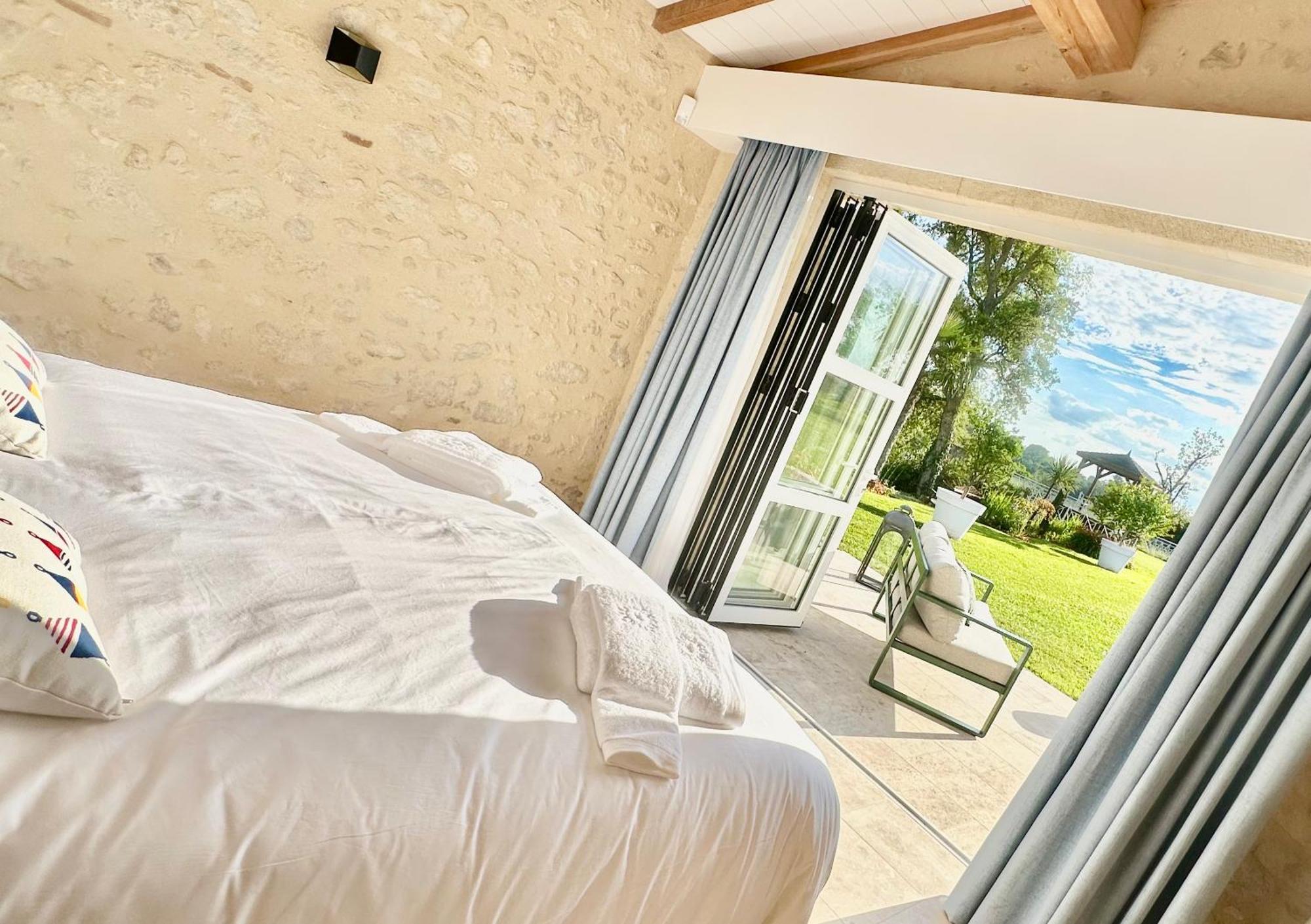 Chateau De Lafont Suites Saint-Vivien  Exterior photo