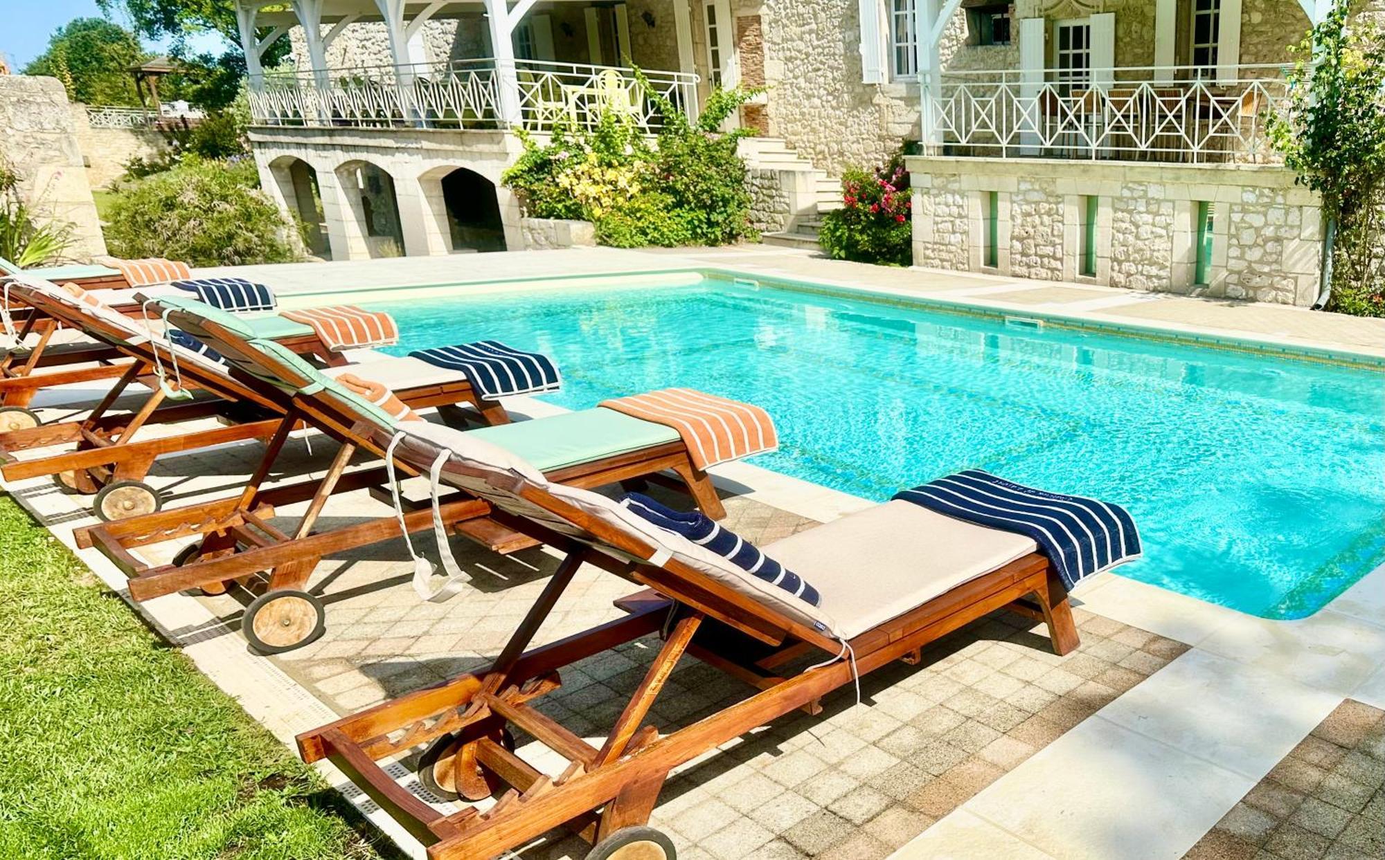 Chateau De Lafont Suites Saint-Vivien  Exterior photo