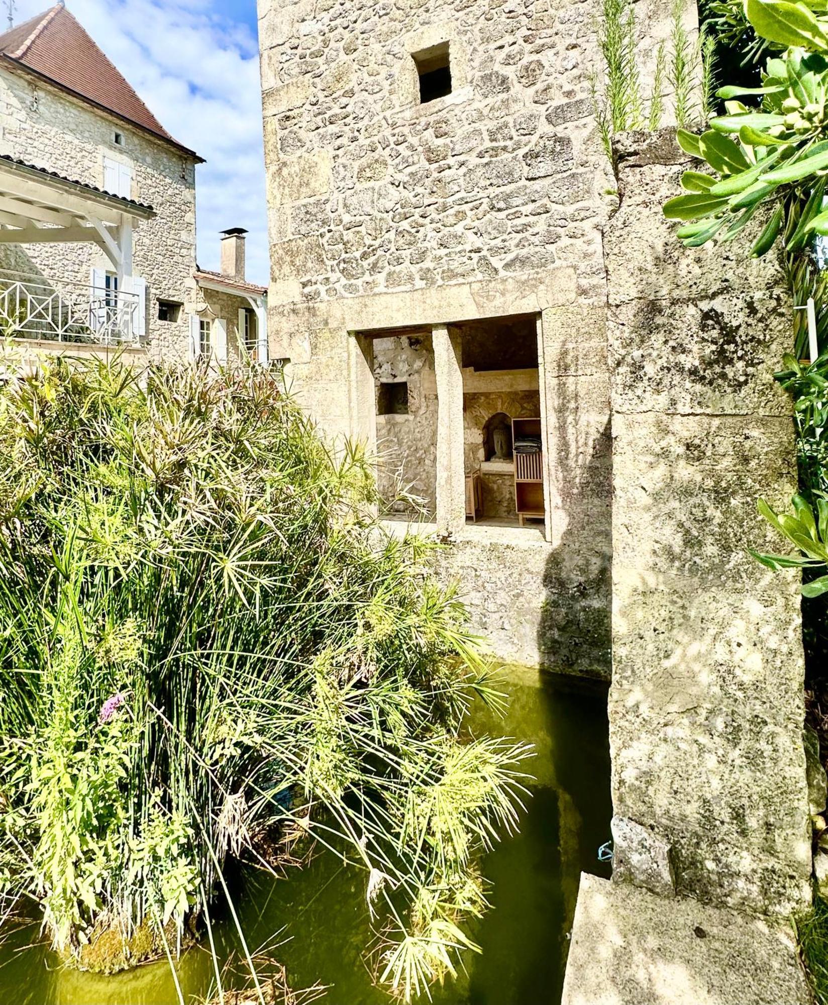 Chateau De Lafont Suites Saint-Vivien  Exterior photo